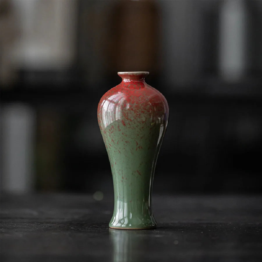 Small Ceramic Vase for Dried Flowers – Classic Tabletop Décor