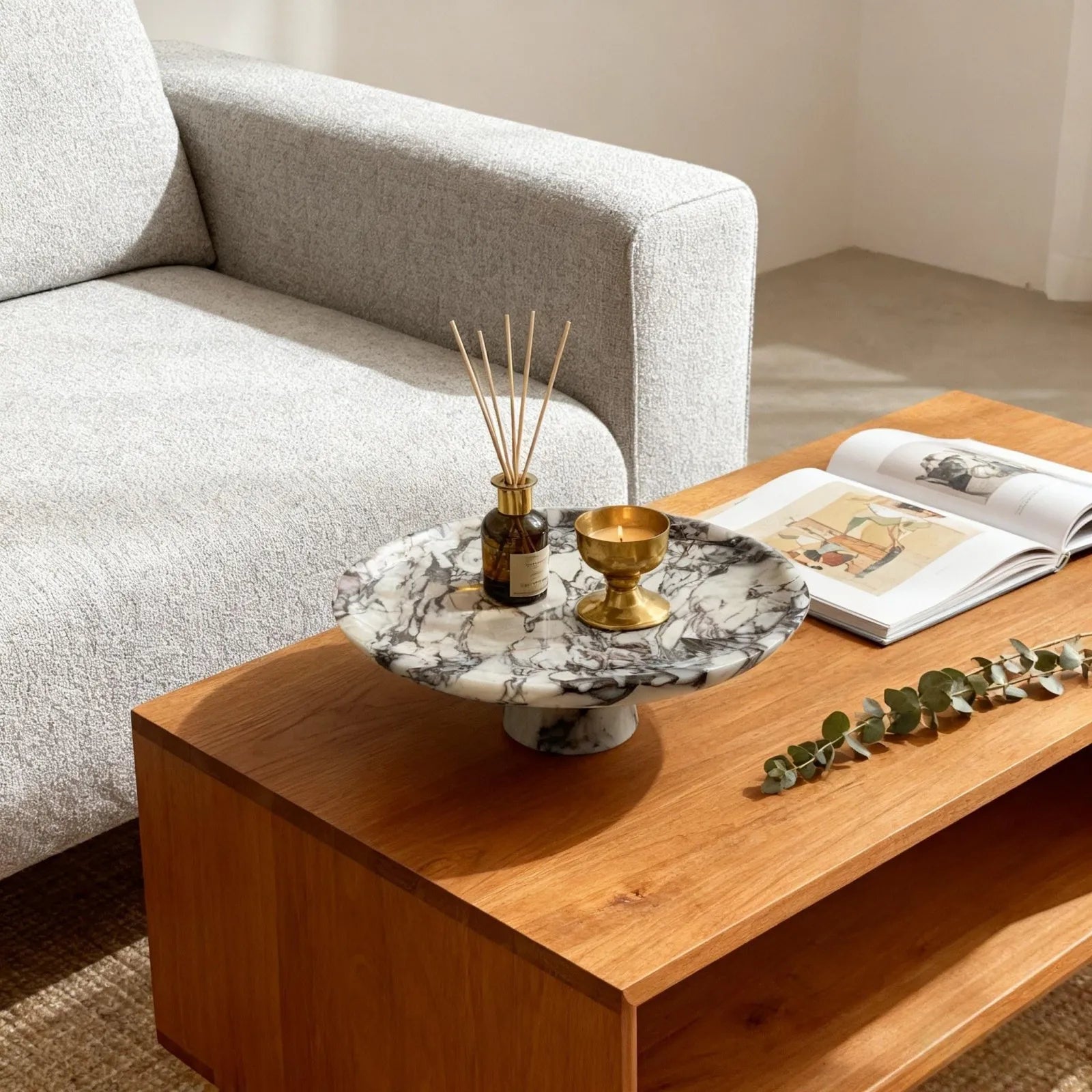 Calacatta Viola Marble Round Tray with Single Leg