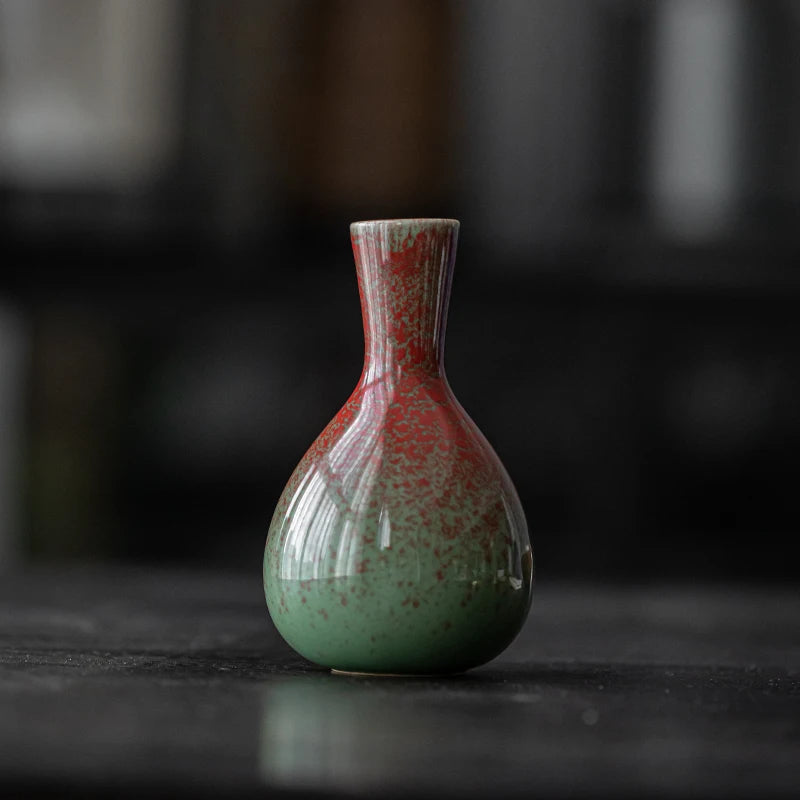 Small Ceramic Vase for Dried Flowers – Classic Tabletop Décor