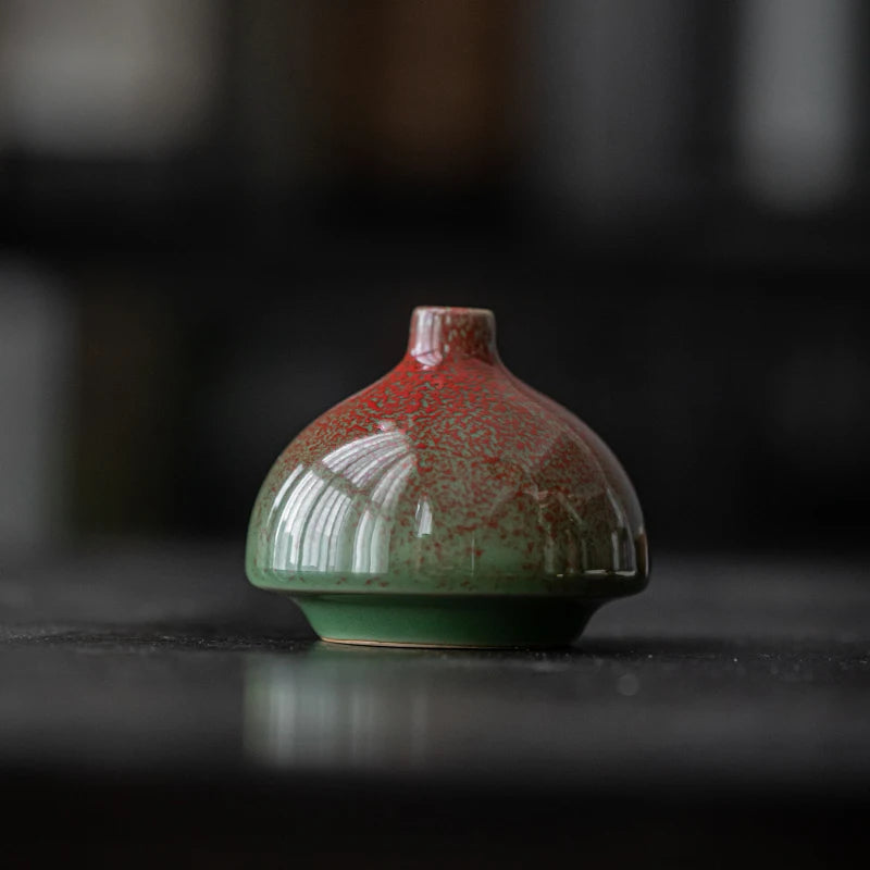 Small Ceramic Vase for Dried Flowers – Classic Tabletop Décor